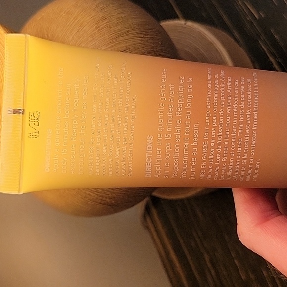 Body Surf New in Box SPF 40 Body Sunscreen - Picture 2 of 3